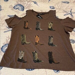 Trendy Brown Cold Shoulder Tee with Boot Print, NWT
